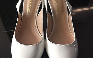 Hermosas zapatillas blancas